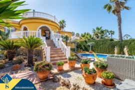 Vila su privačiu baseinu, Alicante provincijoje, Alicante mieste. 4 kambariai | 185 m² | 2.5 kilomet