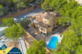 Vila su privačiu baseinu, Alicante provincijoje, Orihuela Costa mieste. 7 kambariai | 180 m² | 4 kil