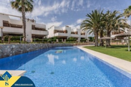 Namas su bendru baseinu, Alicante provincijoje, Orihuela Costa mieste. 4 kambariai | 79 m² | 700 met