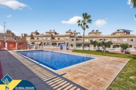 Namas su bendru baseinu, Alicante provincijoje, Alicante mieste. 3 kambariai | 73 m² | 2.6 kilometro