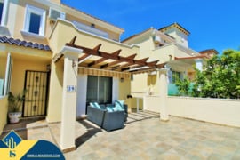 Namas su bendru baseinu, Alicante provincijoje, Orihuela Costa mieste. 4 kambariai | 81 m² | 2.5 kil