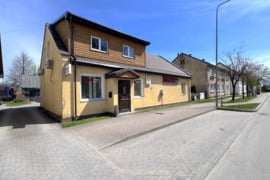 NAUJA KAINA !!! Parduodamas 204 kv.m. namas senamiesčio centre, Birutės g. Mažeikiuose.