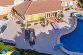 Vila su privačiu baseinu, Alicante provincijoje, Orihuela Costa mieste. 4 kambariai | 340 m² | 500 m