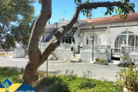 Renovuotas bungalas su terasa, Alicante provincijoje, Torrevieja mieste, El Chaparral rajone. 3 kamb
