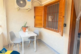 Renovuotas bungalas su terasa, Alicante provincijoje, Torrevieja mieste, Playa del Acequión rajone. 