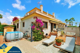 Namas su bendru baseinu, Alicante provincijoje, Orihuela Costa mieste. 4 kambariai | 92 m² | 2.5 kil