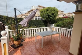 Bungalas su bendru baseinu, Alicante provincijoje, Orihuela Costa mieste. 3 kambariai | 87 m² | 2 ki