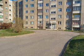 Parduodamas 3 kambarių butas S. Banaičio gatvėje, Šakiuose.