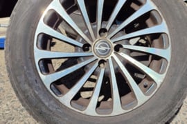 Ratai R15 stovėjo ant Opel Meriva, yra 3 įdėklai centrinei skylei