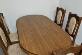 Ištiesiamas valgomojo stalas su 6 kėdėmis
