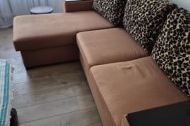 Miegamas kapas ir televizorius