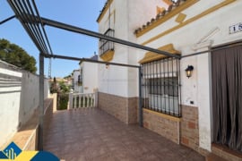 Namas su bendru baseinu, Alicante provincijoje, Torrevieja mieste, Los Balcones rajone. 5 kambariai 