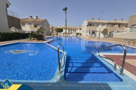 Namas su bendru baseinu, Alicante provincijoje, Torrevieja mieste, Playa de Los Locos rajone. 3 kamb