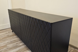 Juoda komoda 200 cm x 42 cm x 82 cm