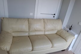 Parduodama geros būklės trivietė odinė sofa-lova