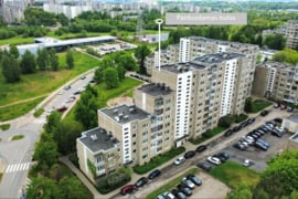 PUIKIAI IŠVYSTYTOJE INFRASTRUKTŪROJE, PARDUODAMAS ERDVUS BEI SAULĖTAS 37 KV.M. 1 KAMBARIO BUTAS MEDE