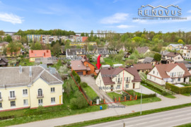 Parduodamas namas su garažu, sklypu, bei atskirais 2 butais 