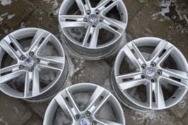 Volvo , Lieti ratlankiai, R-17