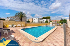 Bungalas su bendru baseinu, Alicante provincijoje, Torrevieja mieste, El Chaparral rajone. 2 kambari