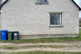 Mūrinis Namas 104.42 m² Su Ūkiniais Pastatais, Dideliu Namų Valdos Žemės Sklypu