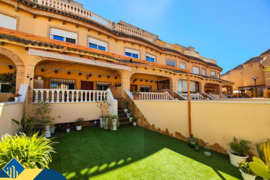 Namas su bendru baseinu, Alicante provincijoje, Guardamar del Segura mieste. 4 kambariai | 108 m² | 