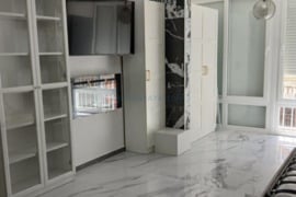 Renovuota studija netoli jūros, Alicante provincijoje, Torrevieja mieste. 1 kambarys | 37 m² | 550 m