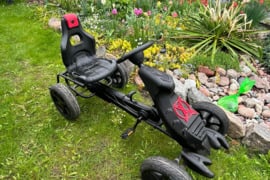 Parduodamas vaikiškas kartingas / pedalinis automobilis