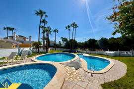 Renovuotas bungalas su bendru baseinu, Alicante provincijoje, Orihuela Costa mieste. 3 kambariai | 6