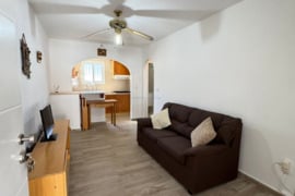 Renovuotas bungalas su bendru baseinu, Alicante provincijoje, Torrevieja mieste, Los Balcones rajone
