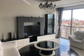 IŠNUOMOJAMI 2 KAMABARIŲ APARTAMENTAI SU ĮSPŪDINGA VILNIAUS MIESTO PANORAMA, ATSIVERIANČIA PRO LANGUS