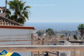 Bungalas su bendru baseinu, Alicante provincijoje, Torrevieja mieste, Los Balcones rajone. 4 kambari