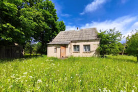 Parduodama jaukus namas vaizdingoje vietovėje – Gečionių kaime, Anykščių rajone. 