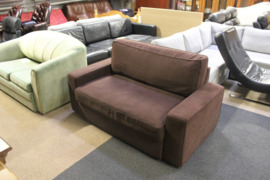 Išskleidžiama dvivietė sofa su patalynės dėže