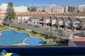 Apartamentas su bendru baseinu, Alicante provincijoje, Torrevieja mieste, Playa del Acequión rajone.