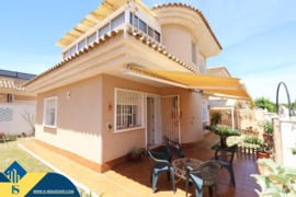 Namas su bendru baseinu, Alicante provincijoje, Torrevieja mieste, Los Balcones rajone. 4 kambariai 