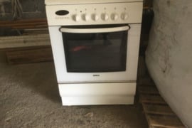 Parduodu naudotą dujinę viryklę su elektrine orkaite BOCH.