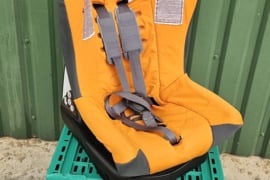 Parduodama auto kėdutė (9-18 kg).