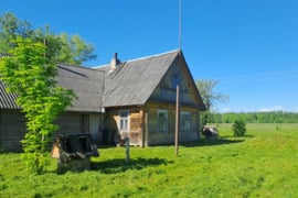 Parduodamas namas šalia ežero, upės, miško apsuptyje