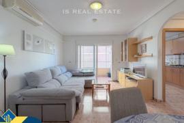 Apartamentas su terasa, Alicante provincijoje, Torrevieja mieste. 3 kambariai | 66 m² | 750 metrų ik
