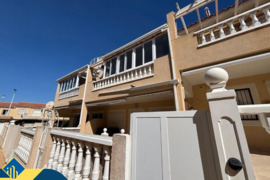 Bungalas su bendru baseinu, Alicante provincijoje, Torrevieja mieste. 3 kambariai | 62 m² | 1.3 kilo