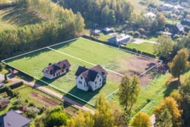 PARDUODAMI DU NAMAI SU ERDVIU SKLYPU RAMYBĖS IR GAMTOS OAZEI.