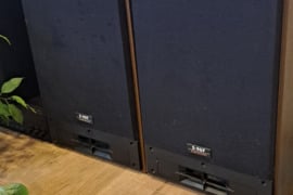 S 90 KOLONĖLĖS IR STIPRINTUVAS  Kolonėlės, garsiakalbiai