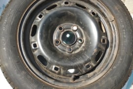 Dovanoja lengvojo automobilio ratus