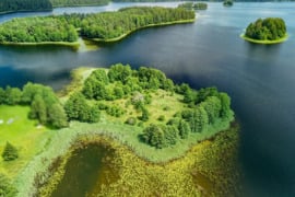 Parduodamas 0,74 ha žemės sklypas pusiasalyje Skeldų k., Zarasų r.
