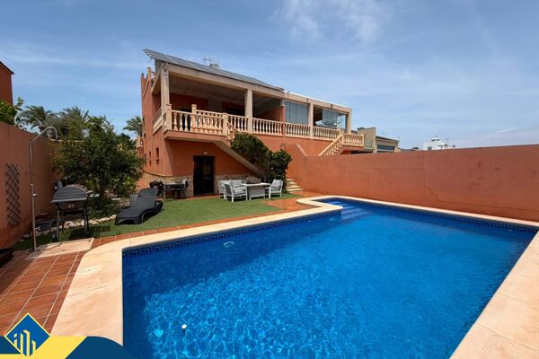 Vila su privačiu baseinu, Alicante provincijoje, Torrevieja mieste, Los Balcones rajone. 5 kambariai