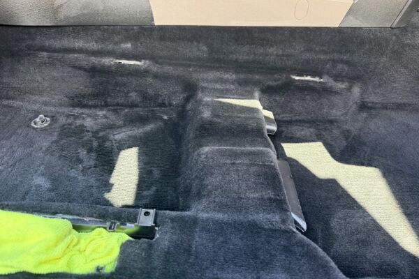 Automobilių ir sunkiasvorių tr. priemonių sausas ir giluminis cheminis valymas Kaune