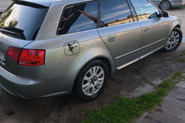Parduodu Audi A4 b7 su variklio defektų 2.0 103kw