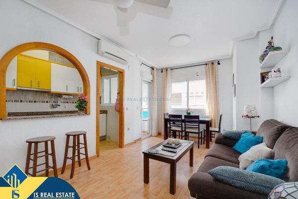Apartamentas su terasa, Alicante provincijoje, Torrevieja mieste. 3 kambariai | 80 m² | 500 metrų ik