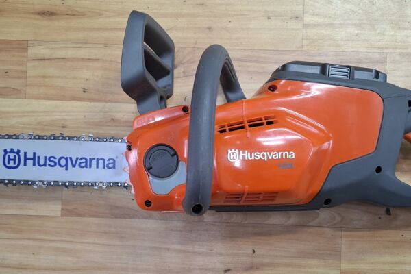 Husqvarna akumuliatorinis pjūklas
