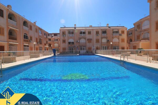 Apartamentas su bendru baseinu, Alicante provincijoje, Torrevieja mieste, Playa del Acequión rajone.